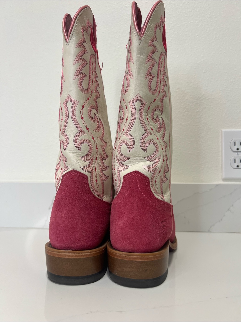 Ariat Women's Pink and Cream Western Cowgirl Boots size 7.5 - Picture 2 of 8